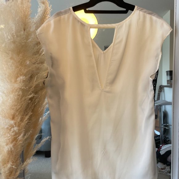 Blouse with black lace sides - Picture 2 of 2